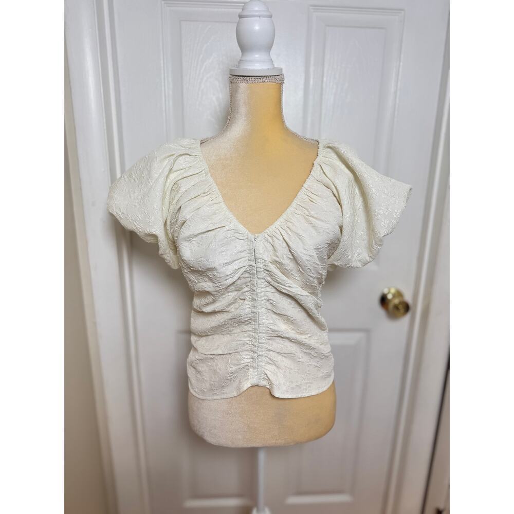 ASTR The Label White Floral Rouched Front-Clip Closed Puff Sleeve Top in Large